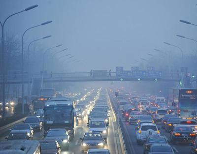 《大气污染防治法》限行成焦点 平衡环保与民生的法律实践